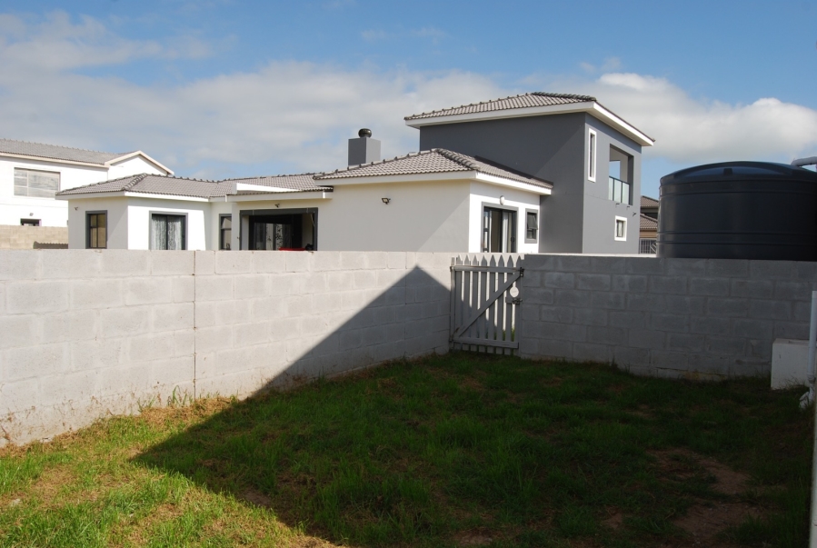 To Let 4 Bedroom Property for Rent in Country Club Western Cape